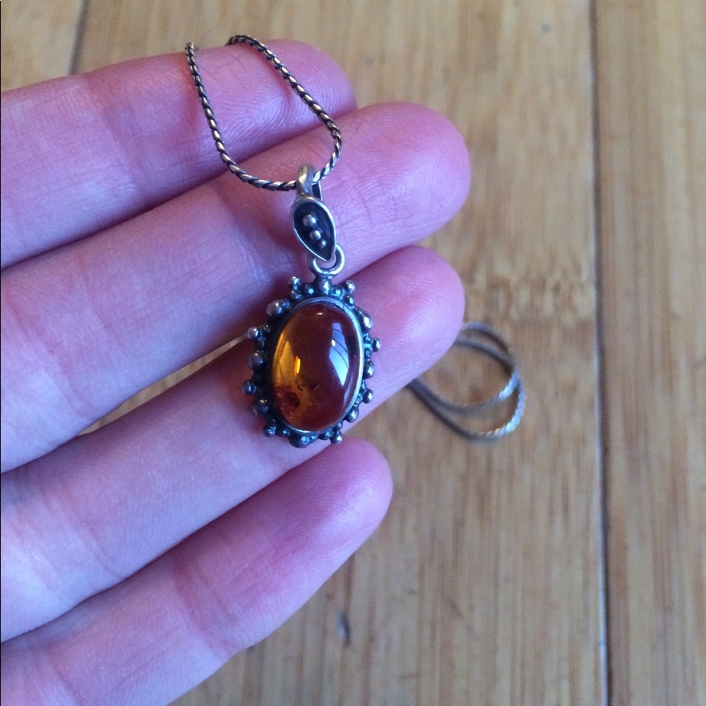 Amber pendant necklace